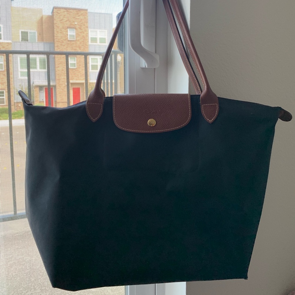 Black Longchamp le pliage tote.